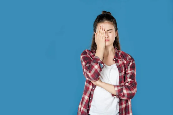 Ashamed teen girl — Stock Photo, Image