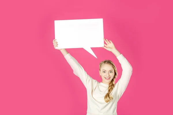 Chica sosteniendo el habla burbuja — Foto de Stock