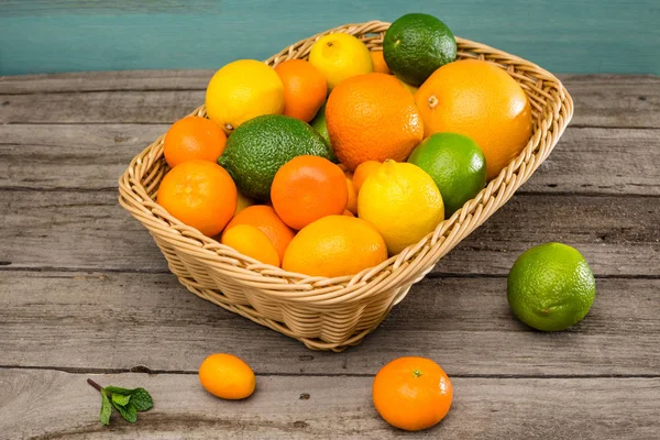 Citrus fruits in basket — Stock Photo