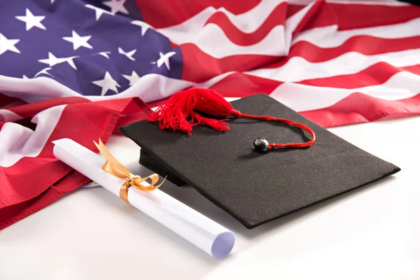Graduation mortarboard and diploma — Stock Photo