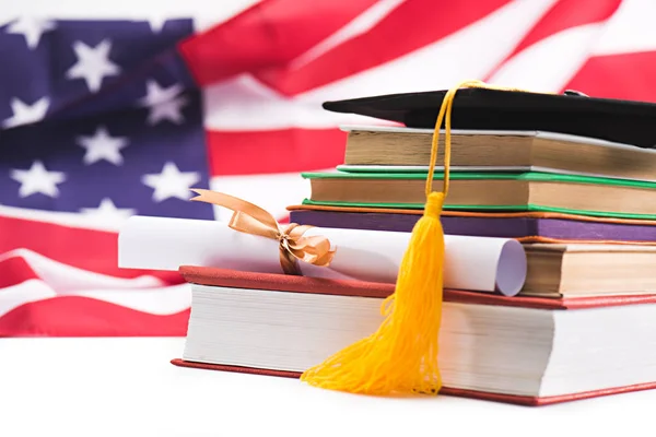 Graduation mortarboard and diploma — Stock Photo