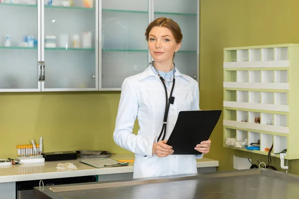 Female doctor at clinic — Stock Photo