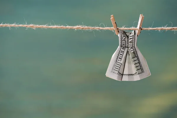 Dollarschein an der Wäscheleine — Stockfoto