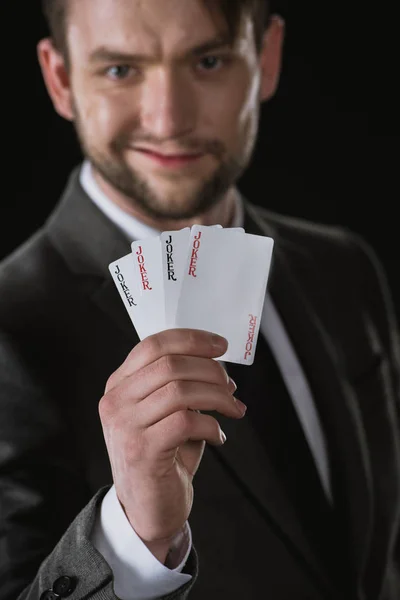 Uomo d'affari con carte Joker — Foto stock
