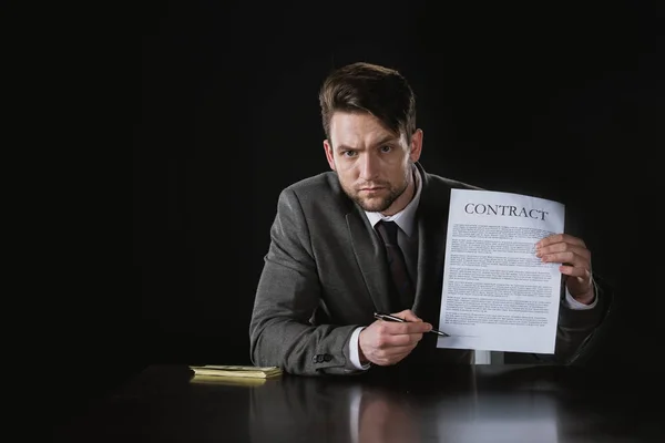Businessman in suit with contract — Stock Photo