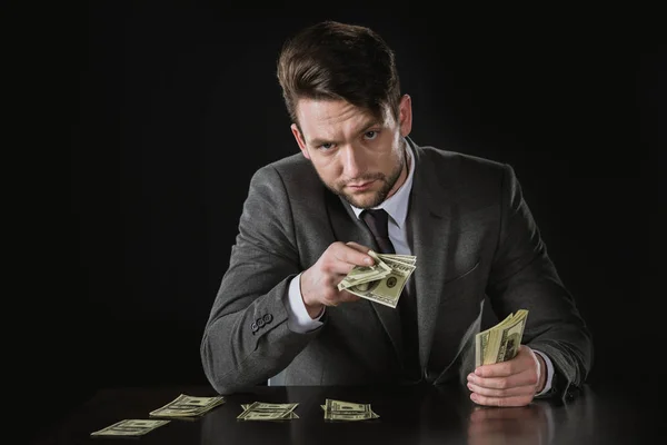 Homme d'affaires comptant l'argent — Photo de stock