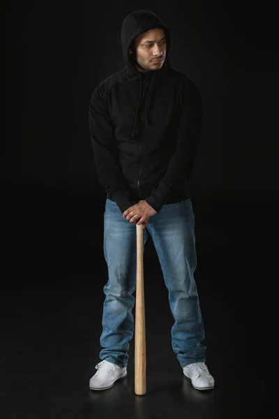 Африканский американский грабитель с бейсбольной битой — стоковое фото