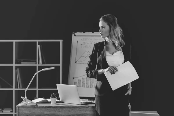 Businesswoman working in office — Stock Photo