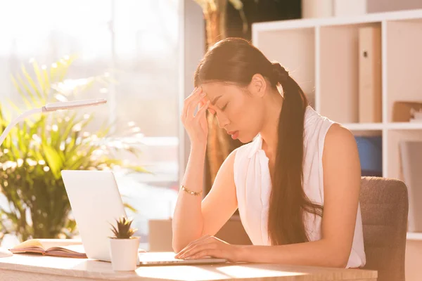 Businesswoman working with laptop — Stock Photo