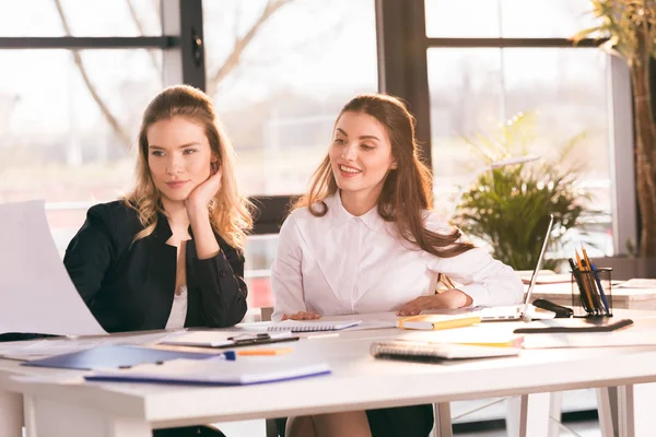 Businesswomen working on project — Stock Photo