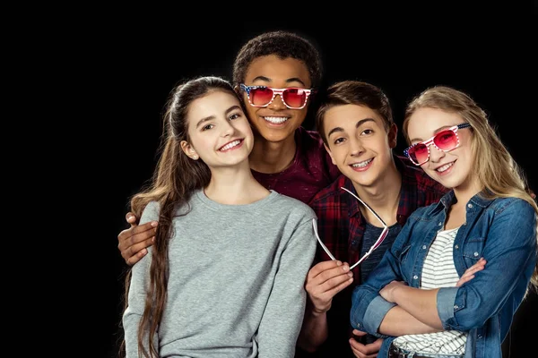 Teens with pink sunglasses — Stock Photo