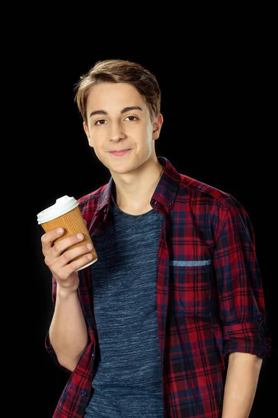 Adolescent garçon avec tasse de café à aller — Photo de stock