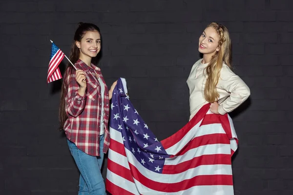 Teen girls with usa flags — Stock Photo