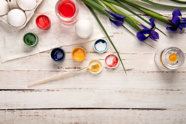 Chicken eggs and paints — Stock Photo, Image