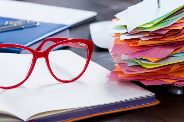 Material de escritório no local de trabalho — Fotografia de Stock