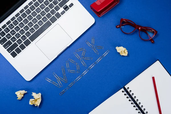 Work lettering on table — Stock Photo, Image