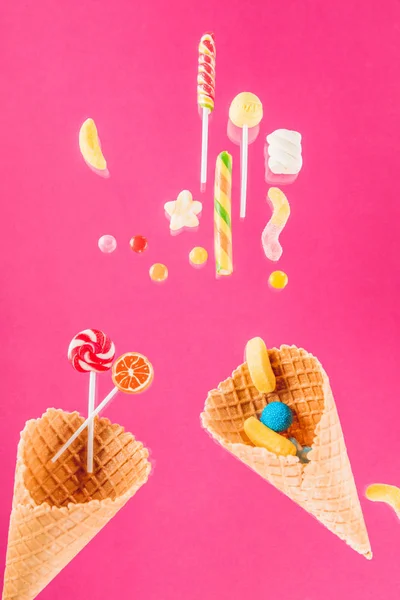 Cones de waffle e doces — Fotografia de Stock Grátis