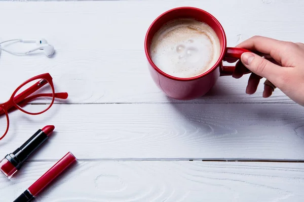 Main tenant tasse de café — Photo de stock