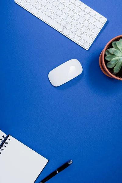 Office supplies on table — Stock Photo