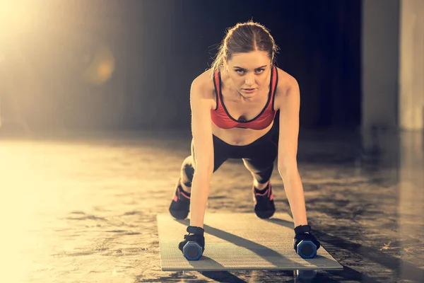 Woman doing plank exercise — Stock Photo