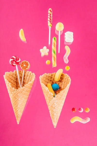 Cones de waffle e doces — Fotografia de Stock