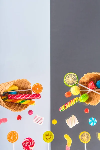 Cônes de gaufre et bonbons — Photo de stock