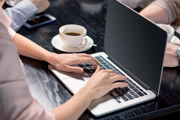 Person using laptop — Stock Photo