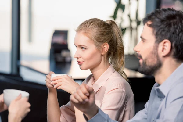 Geschäftsteam trifft sich — Stockfoto