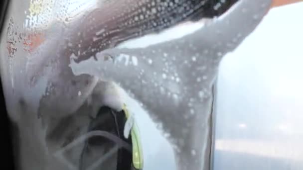 Lavage automatique de voiture en cours — Video