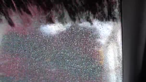 Lavage automatique de voiture en cours — Video