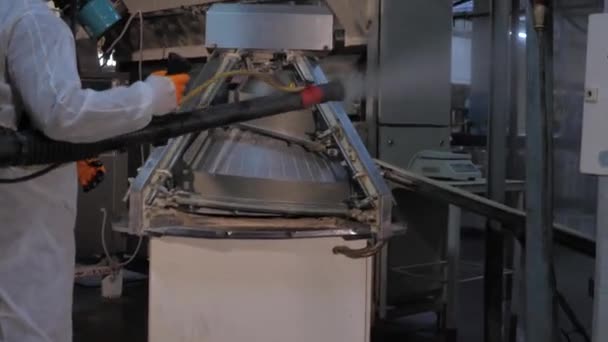 코로나 바이러스에서 생산 장비 의분해 — 비디오