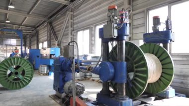 Kablo fabrikasında kablo üretimi