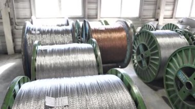 Kablo fabrikasında kablo üretimi