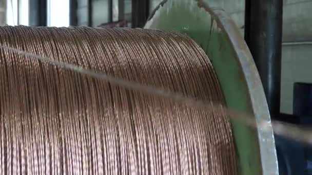 Kabelproductie in een kabelfabriek — Stockvideo