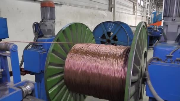 Fabricación de cables en una fábrica de cables — Vídeo de stock