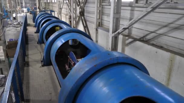 Výroba kabelů v továrně na kabely — Stock video