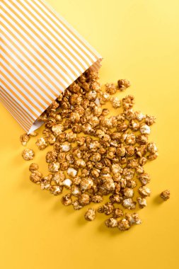 Falling popcorn in box   clipart