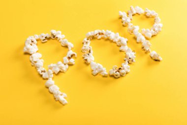 Yazı üzerinden patlamış mısır pop 