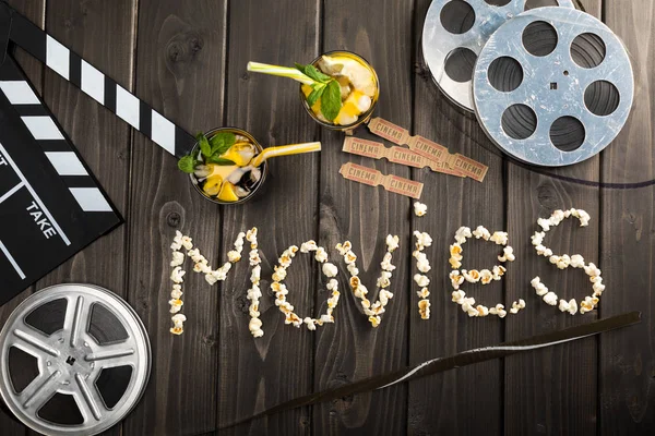 Popcorn and drinks in glasses — Stock Photo, Image