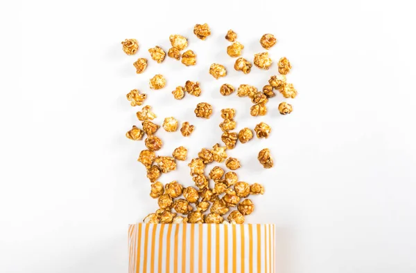 Popcorn in papier container — Stockfoto