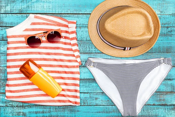Summer holiday items — Stock Photo, Image