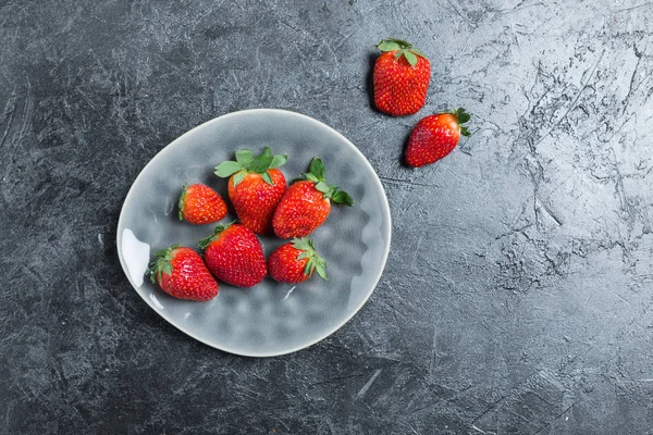 Frische rote Erdbeeren — Stockfoto