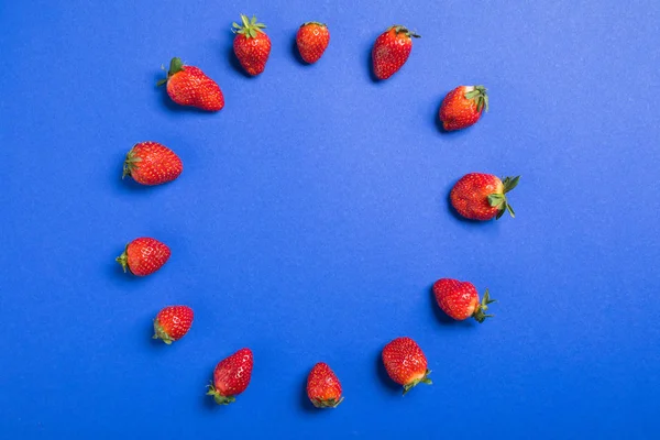 Fresas rojas frescas en círculo — Foto de Stock