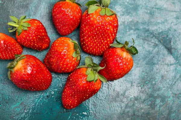 Reife rote Erdbeeren — Stockfoto