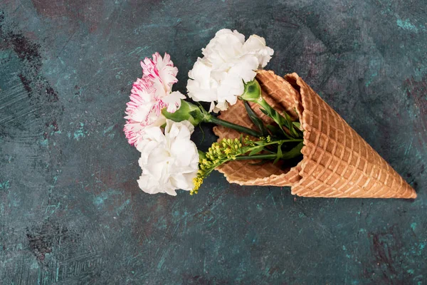 설탕 콘에 꽃 — 스톡 사진
