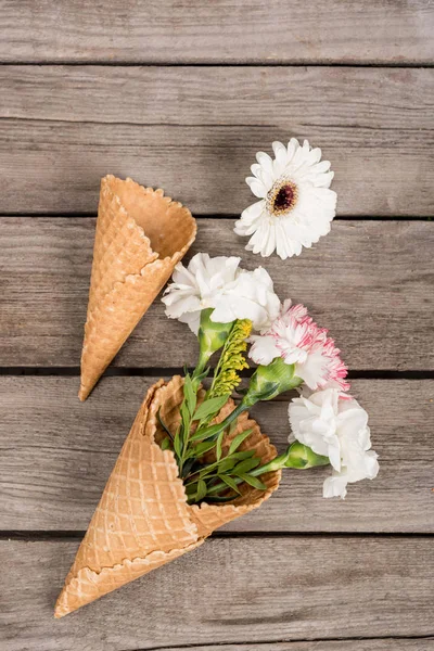 Flowers in sugar cones — Free Stock Photo