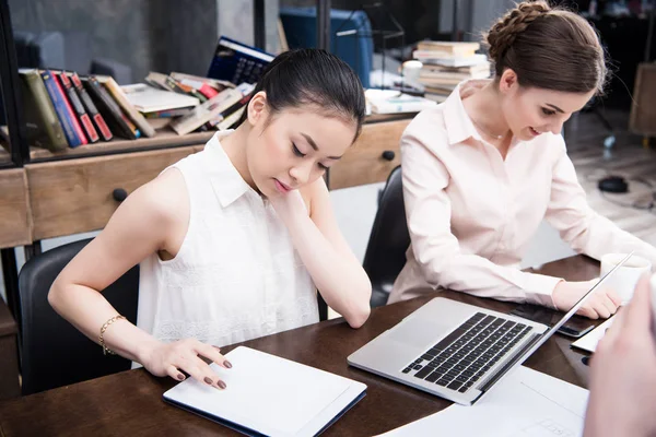 Multiethnic businesswomen at workplace — Stock Photo, Image