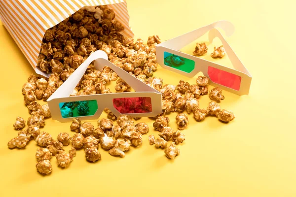 Popcorn and 3D glasses — Stock Photo