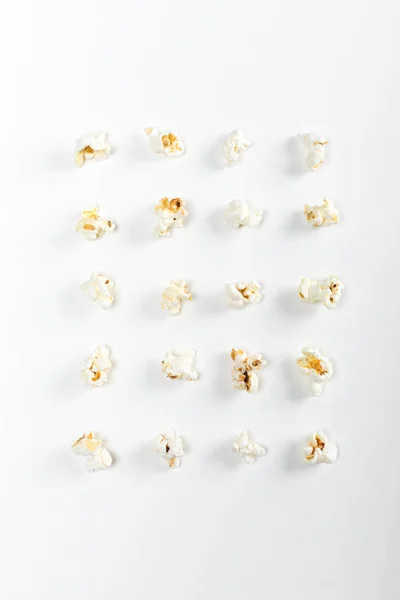 Semi di popcorn in file — Foto stock