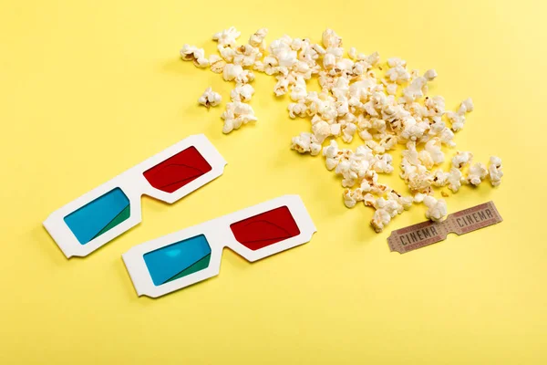 Popcorn und 3D-Brillen — Stockfoto